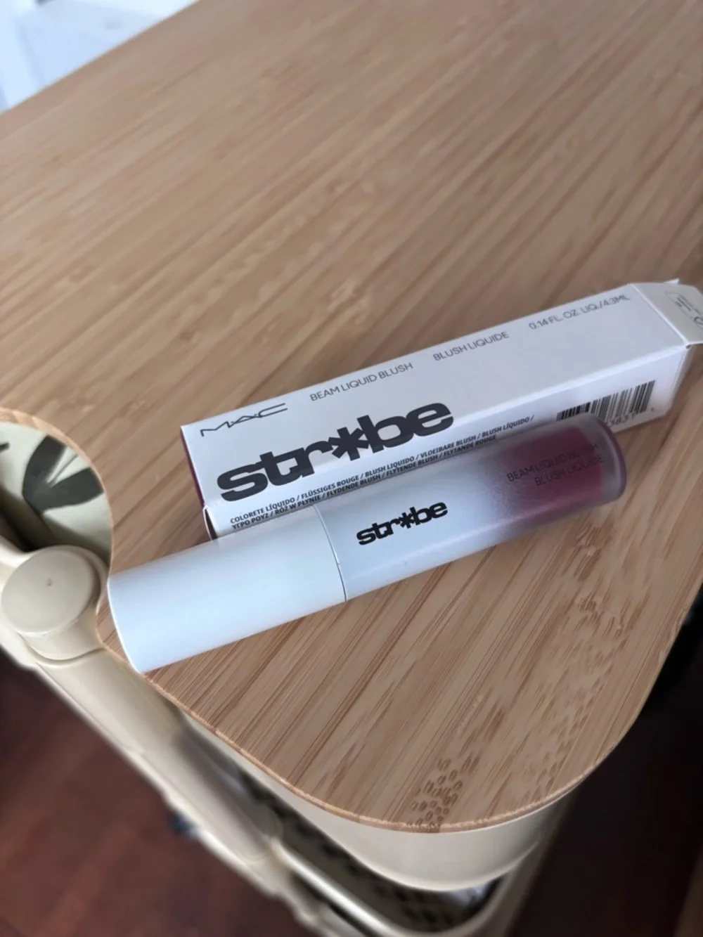 MAC Strobe Beam Liquid Blush - Plummy Bare - Picture 2 of 3